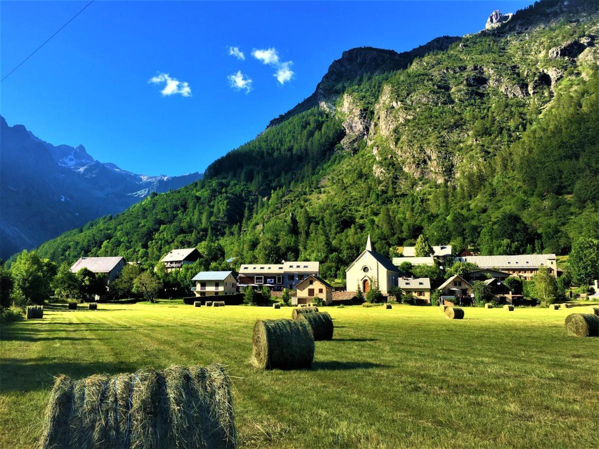 Auberge Des Ecrins Champoleon Exterior photo
